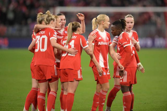 Bayern Munich's team celebrates the 1-1 during the UEFA Women's Champions League, Quarter Final second-leg football match between FC Bayern Munich and Manchester United in Munich on April, 1 2026. (Photo by Markus FISCHER / AFP)