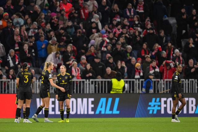 Manchester United's team reacts after the UEFA Women's Champions League, Quarter Final second-leg football match between FC Bayern Munich and Manchester United in Munich on April, 1 2026. (Photo by Markus FISCHER / AFP)