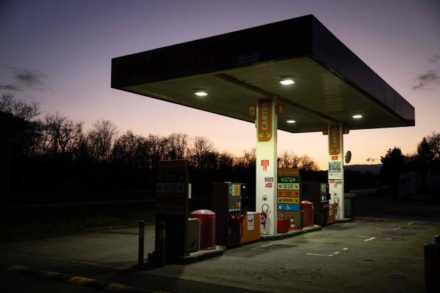 This photograph shows an empty gas station as oil is out of stock, in Lutterbach, eastern France, on April 1, 2026, as US-Israel war on Iran, launched on February 28, has roiled global energy and equities markets, sending oil prices skyrocketing after Tehran virtually closed the key Strait of Hormuz. (Photo by SEBASTIEN BOZON / AFP)