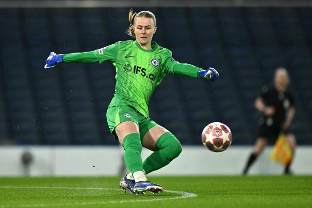 Chelsea's English goalkeeper #24 Hannah Hampton crosses the ball during the UEFA Women's Champions League Quarter Final second-leg football match between Chelsea and Arsenal at Stamford Bridge in London on April 1, 2026. (Photo by Ben STANSALL / AFP)