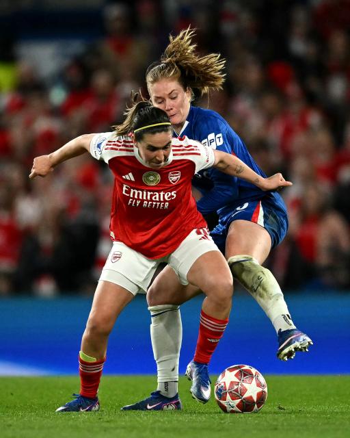 Arsenal's Spanish midfielder #08 Mariona Caldentey battles for the ball with Chelsea's German midfielder #06 Sjoeke Nusken during the UEFA Women's Champions League Quarter Final second-leg football match between Chelsea and Arsenal at Stamford Bridge in London on April 1, 2026. (Photo by Ben STANSALL / AFP)