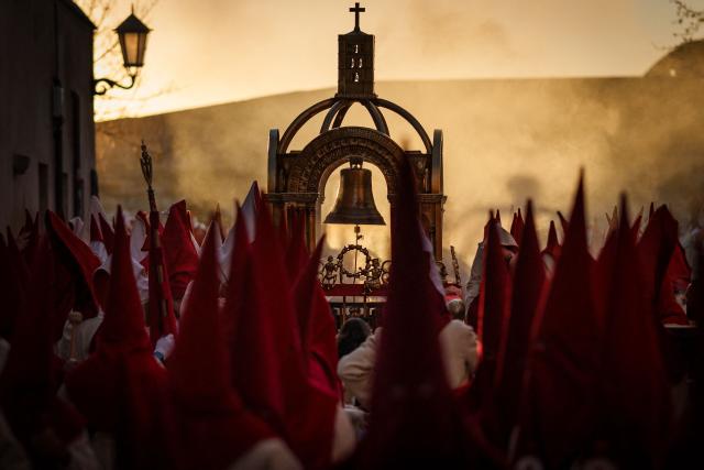 TOPSHOT - Members of the "Real Hermandad del Santisimo Cristo de las Injurias" brotherhood take part in the Holy Wednesday Silence Procession in Zamora, northwestern Spain, on April 1, 2026. Spain's colourful Holy Week celebrations started this week, featuring centuries-old processions of the faithful carrying flower-covered floats topped with statues of Christ or the Virgin Mary that draw huge crowds. Organised by various religious brotherhoods, or "confradias", the parades are held across the country in the week leading up to Easter Sunday, which this year in the Roman Catholic Church falls on April 5, 2026. (Photo by CESAR MANSO / AFP)