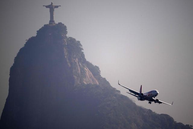 (FILES) An aircraft from the Gol airline company prepares to land at Santos Dumont airport with the Christ the Redeemer statue in the background in Rio de Janeiro, Brazil, on June 16, 2025. Brazilian airlines warned on April 1, 2026, that the more than 50% increase in fuel prices due to the impact of the war in the Middle East will have “severe consequences” for the availability of air travel in the country. (Photo by MAURO PIMENTEL / AFP)