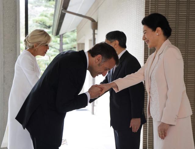 France's President Emmanuel Macron (2nd-L) and First Lady Brigitte Macron (L) are greeted by Japan's Emperor Naruhito (2nd-R) and Empress Masako at the Imperial Palace in Tokyo on April 2, 2026. (Photo by Ludovic MARIN / POOL / AFP)