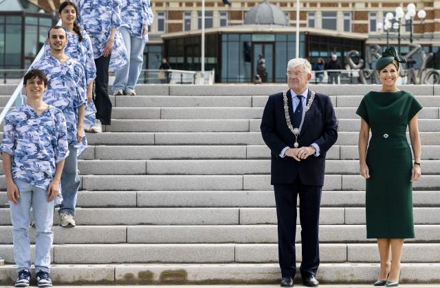 Queen Maxima of the Netherlands (R) and The Hague Mayor Jan van Zanen (C) unveil the staircase in front of the Kurhaus during the reopening of the renovated Scheveningen boulevard in The Hague April 2, 2026. (Photo by Remko de Waal / ANP / AFP) / Netherlands OUT