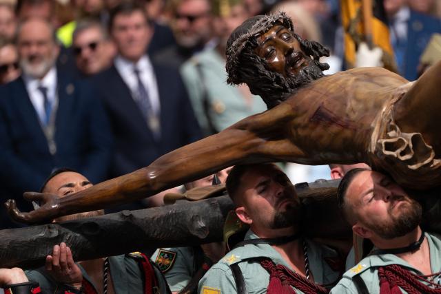 Members of the Spanish Legion carry a statue of the Christ of the Good Death to the Santo Domingo de Guzman church during a Holy Week procession in Malaga, southern Spain, on April 2, 2026. Spain's colourful Holy Week celebrations started this week, featuring centuries-old processions of the faithful carrying flower-covered floats topped with statues of Christ or the Virgin Mary that draw huge crowds. Organised by various religious brotherhoods, or "confradias", the parades are held across the country in the week leading up to Easter Sunday, which this year in the Roman Catholic Church falls on April 5, 2026. (Photo by JORGE GUERRERO / AFP)