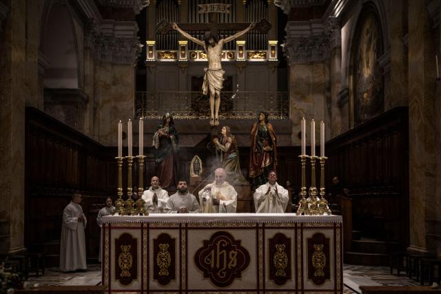 Catholic Priests celebrate the Mass ahead of the Maundy Thursday’s Washing of the Feet ceremony at the Christ the Saviour Church in the old city of Jerusalem on April 2, 2026. Holy sites in Jerusalem's old city have remained closed for security reasons since the outbreak of the Middle East war on February 28, when Israel and the US launched strikes on Iran. (Photo by MARCO LONGARI / AFP)