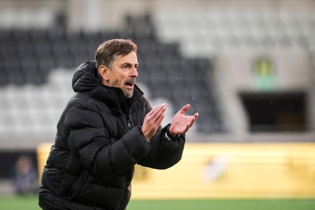 Eintracht Frankfurt's German-Greek head coach Niko Arnautis reacts during the UEFA Women's Europa Cup second leg semi-final football match between BK Hacken and Eintracht Frankfurt at Hisingen Arena in Gothenburg, Sweden, on April 2, 2026. (Photo by Adam Ihse/TT / TT News Agency / AFP) / Sweden OUT