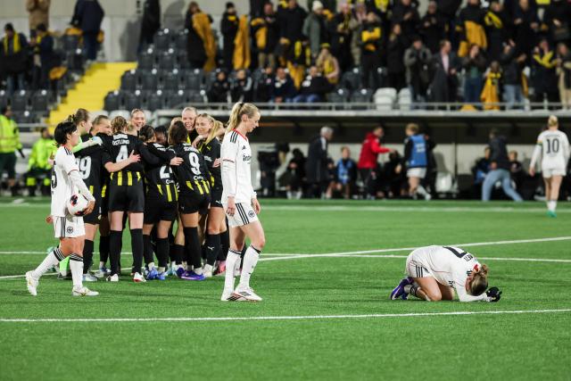 Hacken players celebrate and Frankfurt players look dejected after the UEFA Women's Europa Cup second leg semi-final football match between BK Hacken and Eintracht Frankfurt at Hisingen Arena in Gothenburg, Sweden, on April 2, 2026. (Photo by Adam Ihse/TT / TT News Agency / AFP) / Sweden OUT