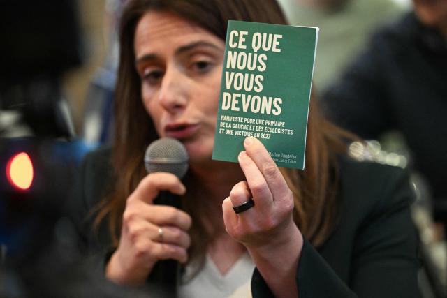 National secretary of French left-wing party The Ecologistes Marine Tondelier delivers a speech showing her manifesto "What We Owe You. A Manifesto for a Left-Wing and Ecologist Primary" in support of a left-wing primary ahead of the 2027 presidential election in Villepinte on April 2, 2026. (Photo by Martin LELIEVRE / AFP)