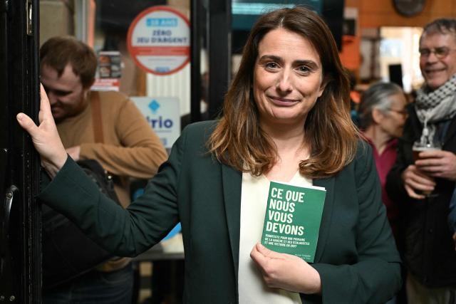 National secretary of French left-wing party The Ecologistes Marine Tondelier poses with her manifesto "What We Owe You. A Manifesto for a Left-Wing and Ecologist Primary" in support of a left-wing primary ahead of the 2027 presidential election in Villepinte on April 2, 2026. (Photo by Martin LELIEVRE / AFP)