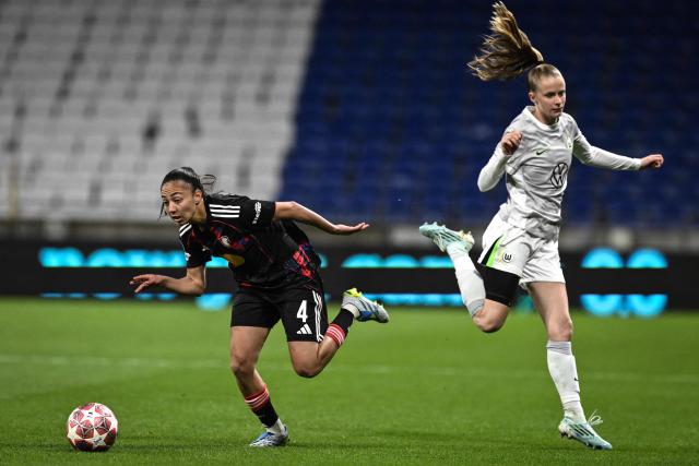 Lyon's French defender #04 Selma Bacha (L) fights for the ball with VfL Wolfsburg's German forward #25 Vivien Endemann (R) during the UEFA Women's Champions League quarter final second leg football match between OL Lyonnes (Lyon) and VfL Wolfsburg at the Groupama stadium in Decines-Charpieu, central-eastern France, on April 2, 2026. (Photo by JEFF PACHOUD / AFP)