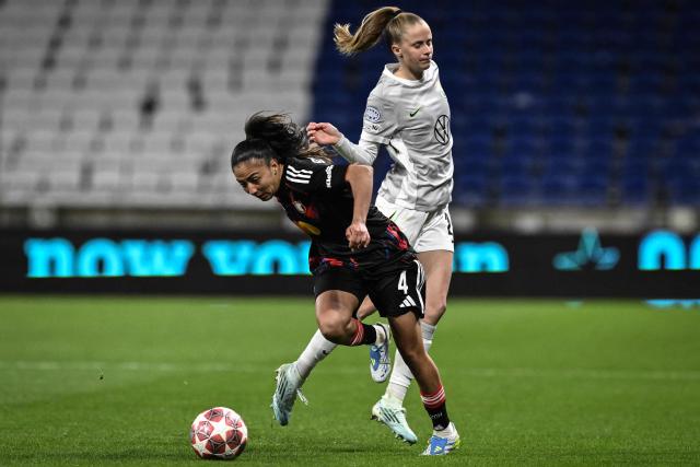 Lyon's French defender #04 Selma Bacha (L) fights for the ball with VfL Wolfsburg's German forward #25 Vivien Endemann (R) during the UEFA Women's Champions League quarter final second leg football match between OL Lyonnes (Lyon) and VfL Wolfsburg at the Groupama stadium in Decines-Charpieu, central-eastern France, on April 2, 2026. (Photo by JEFF PACHOUD / AFP)