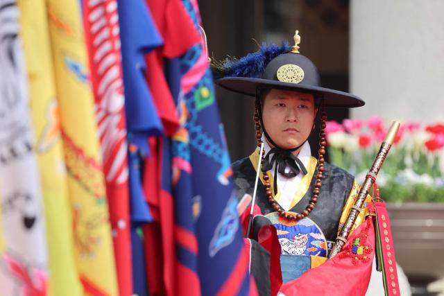 A member of the South Korean Presidential Guard of Honor participates in the official welcoming ceremony for French President Emmanuel Macron at the Blue House in Seoul on April 3, 2026. (Photo by Ludovic MARIN / AFP)