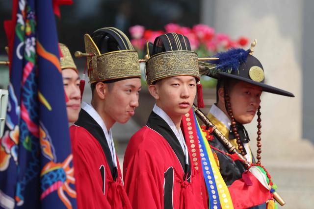 Members of the South Korean Presidential Guard of Honor participate in the official welcoming ceremony for French President Emmanuel Macron at the Blue House in Seoul on April 3, 2026. (Photo by Ludovic MARIN / AFP)