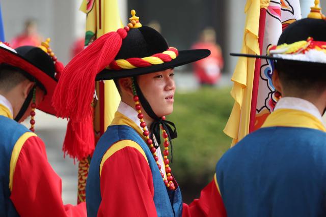 Members of the South Korean Presidential Guard of Honor participate in the official welcoming ceremony for French President Emmanuel Macron at the Blue House in Seoul on April 3, 2026. (Photo by Ludovic MARIN / AFP)