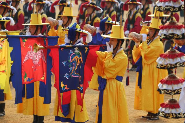 Members of the South Korean Presidential Guard of Honor participate in the official welcoming ceremony for French President Emmanuel Macron at the Blue House in Seoul on April 3, 2026. (Photo by Ludovic MARIN / AFP)