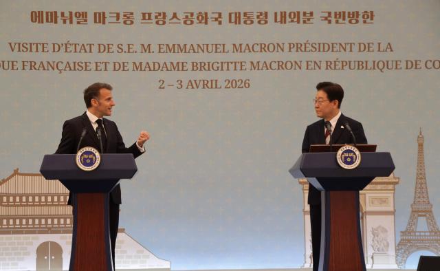 French President Emmanuel Macron (L) and South Korean President Lee Jae-myung speak at a joint press conference following their bilateral meeting in Seoul on April 3, 2026. (Photo by Ludovic MARIN / AFP)