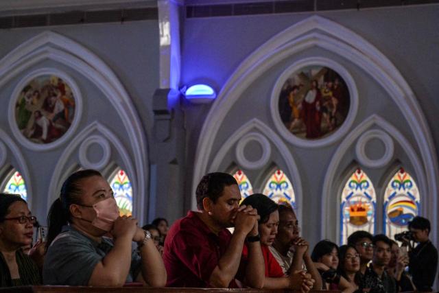 Indonesian Catholics attend a reenact the crucifixion of Jesus Christ at the compound of St. Vincent A Paulo church in Surabaya, eastern Java island on April 3, 2026, as Christian devotees mark the holy week in Indonesia, a predominantly Muslim nation. (Photo by JUNI KRISWANTO / AFP)