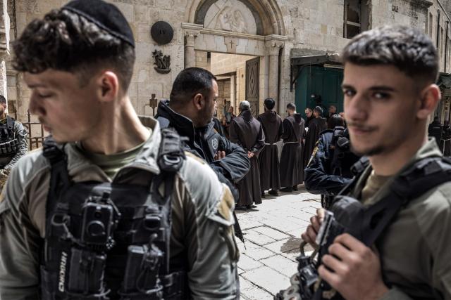 Israeli border guards stand by as a group of Franciscan friars takes part in the Christian Good Friday procession along the Via Dolorosa (Way of Suffering) in the old city of Jerusalem on April 3, 2026. (Photo by MARCO LONGARI / AFP)