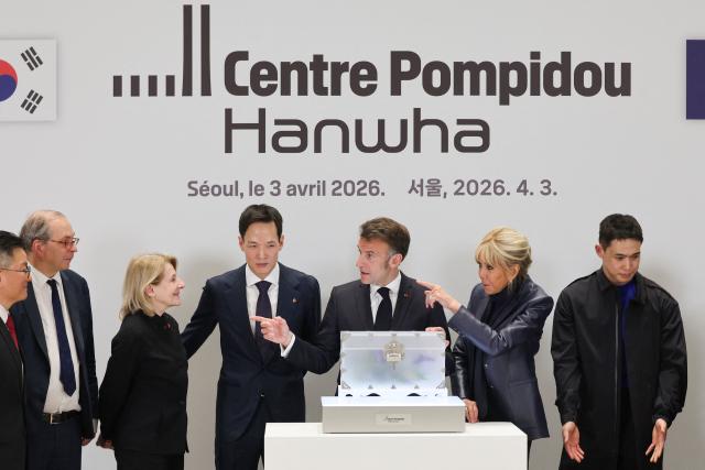 (3rd L-R) France's Culture Minister Catherine Pegard, Hanwha Life CEO Kim Dong-won, French President Emmanuel Macron and his wife Brigitte Macron attend the inauguration of the Centre Pompidou Hanwha in Seoul on April 3, 2026. (Photo by Ludovic MARIN / AFP)