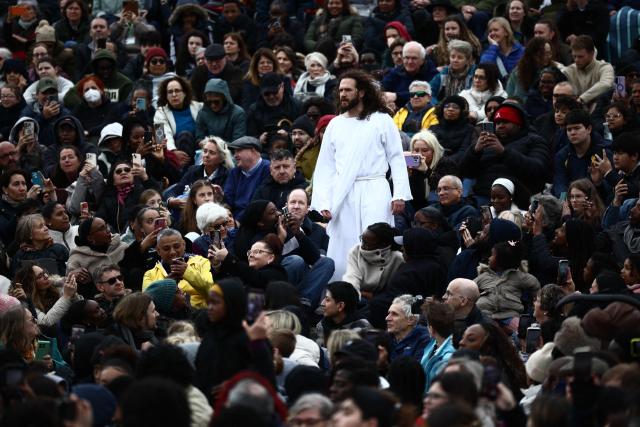 Christ walks through the crowds during a performance of Wintershall's 'The Passion of Jesus' on Good Friday in Trafalgar Square in London, on April 3, 2026. (Photo by Henry NICHOLLS / AFP)