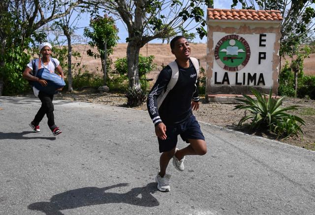 Inmates smile as they walk free from La Lima prison in Havana on April 3, 2026. Cuban authorities began to free prisoners on April 3, 2026, after announcing it would pardon 2,010 inmates, the second release in less than a month as it faces heightened US pressure. (Photo by YAMIL LAGE / AFP)