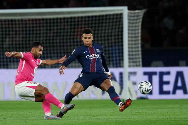 Toulouse's Venezuelan midfielder #23 Cristian Casseres Jr (L) and Paris Saint-Germain's French midfielder #14 Desire Doue fight for the ball during the French L1 football match between Paris Saint-Germain (PSG) and Toulouse FC at the Parc des Princes stadium in Paris on April 3, 2026. (Photo by Anne-Christine POUJOULAT / AFP)