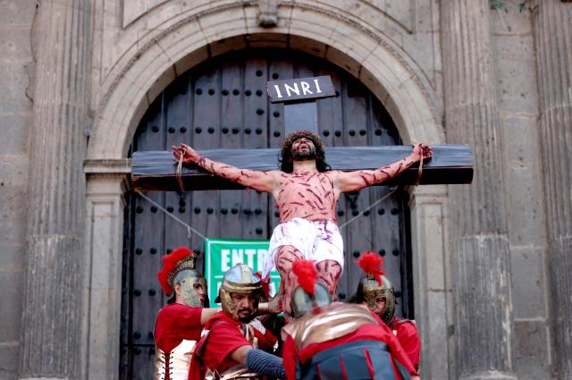 A man portrays Jesus Christ during Good Friday Way of the Cross procession in Guadalajara, Jalisco state, Mexico on April 3, 2026. (Photo by ULISES RUIZ / AFP)