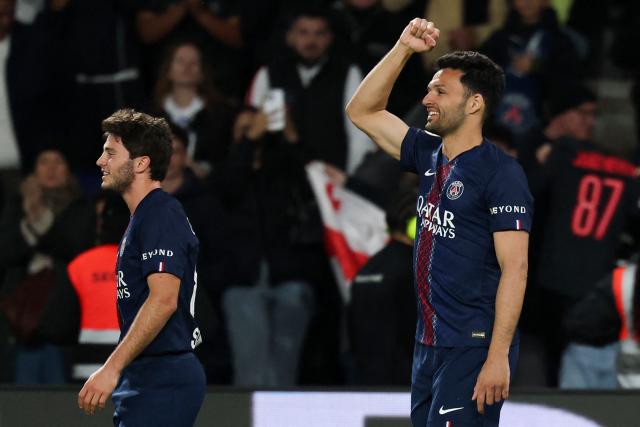 Paris Saint-Germain's Portuguese forward #09 Goncalo Ramos (R) raises his fist as he celebrates after scoring his team's third goal during the French L1 football match between Paris Saint-Germain (PSG) and Toulouse FC at the Parc des Princes stadium in Paris on April 3, 2026. (Photo by Anne-Christine POUJOULAT / AFP)