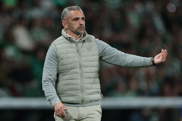 Sporting Lisbon's Portuguese coach Rui Manuel Borges gestures during the Portuguese League football match between Sporting CP and CD Santa Clara at Jose Alvalade stadium in Lisbon on April 3, 2026. (Photo by PATRICIA DE MELO MOREIRA / AFP)