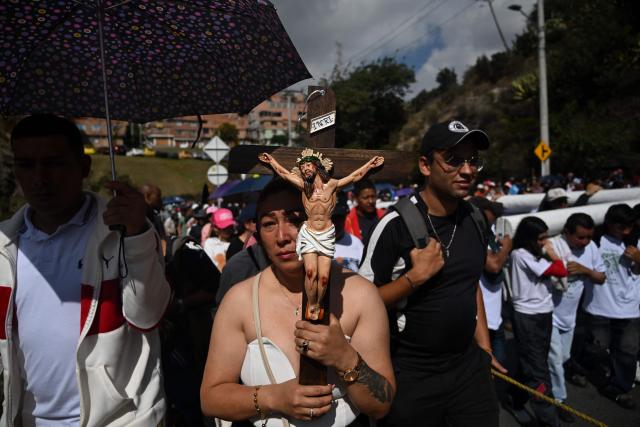 Catholic faithfuls take part in the Via Crucis procession during Good Friday celebrations at the Tree of Life in Ciudad Bolivar, south Bogota on April 3, 2026. (Photo by Raul ARBOLEDA / AFP)