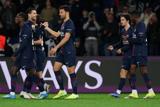 Paris Saint-Germain's Portuguese forward #09 Goncalo Ramos (C) celebrates with teammates  after scoring his team's third goal during the French L1 football match between Paris Saint-Germain (PSG) and Toulouse FC at the Parc des Princes stadium in Paris on April 3, 2026. (Photo by Anne-Christine POUJOULAT / AFP)
