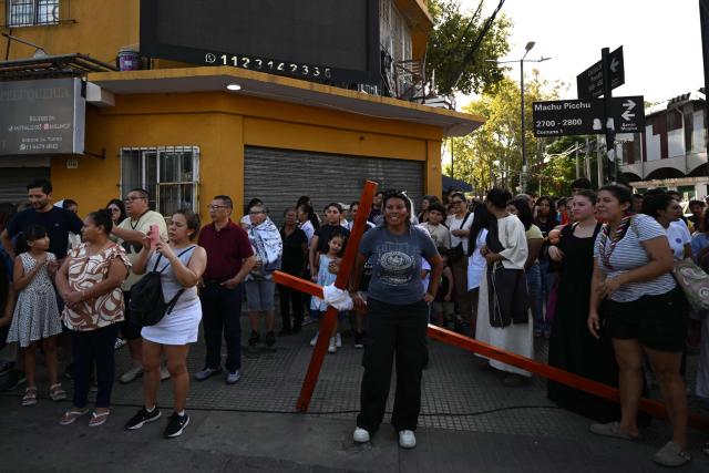 Catholic faithful take part in a procession marking the Way of the Cross on Good Friday at the Padre Carlos Mujica shantytown (known as Villa 31) in Buenos Aires on April 3, 2026. (Photo by Luis ROBAYO / AFP)