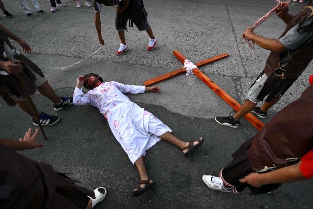 Youngsters enact the Passion of Jesus Christ during a procession marking the Way of the Cross on Good Friday at the Padre Carlos Mujica shantytown (known as Villa 31) in Buenos Aires on April 3, 2026. (Photo by Luis ROBAYO / AFP)
