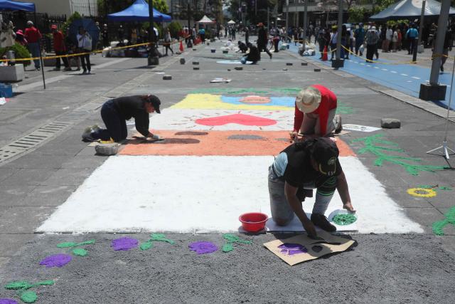 People prepare a salt carpet of over one kilometer, considered the largest in Central America, during Holy Week celebrations in the historic center of San Salvador, on March 3, 2026. (Photo by Marvin RECINOS / AFP)