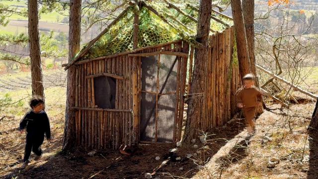 Kindergarten pupils run around a cabin during a class held outside in Sederon, southern France, on March 13, 2026. Just like every Friday morning, the fourteen children in the combined kindergarten-first-grade class at the public school in Sйderon make their way up a hill overlooking the village. They’re heading out for outdoor learning. (Photo by Guillaume BONNET / AFP)