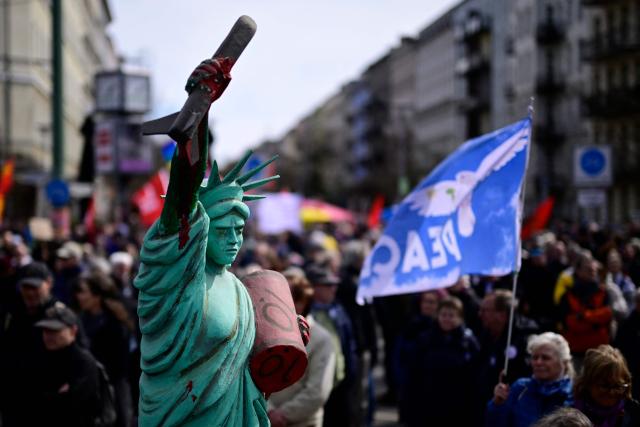 A statue of liberty made of papier mache holds a missile and an oildrum during an Easter March Peace demonstration organised by the Berlin Peace Coordination (FRIKO) in Berlin, on April 4, 2026. (Photo by Tobias SCHWARZ / AFP)