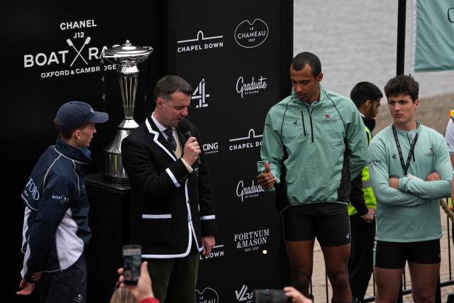 Oxford's French cox and President, Tobias Bernard (L) and Cambridge's French President, Noam Mouelle (2R), attend the coin toss ahead of the 171th men's boat race between Oxford University and Cambridge University on the River Thames in London on April 4, 2026. (Photo by CARLOS JASSO / AFP)