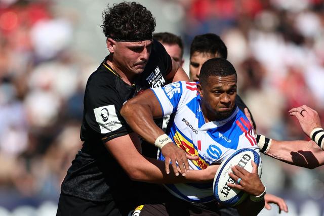 Stormers' South African wing Leolin Zas is tackled by Toulon's French centre Corentin Mezou (L) during the European Rugby Champions Cup round of 16 rugby union match, between the Rugby Club Toulonnais (RCT) and the Stormers (Western Province) at the Stade Mayol in Toulon on April 4, 2026. (Photo by Clement MAHOUDEAU / AFP)