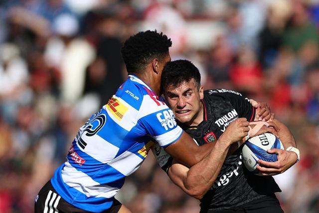 Toulon's Argentine fly-half Tomas Albornoz is tackled by Stormers' South African fly-half Sacha Feinberg-Mngomezulu during the European Rugby Champions Cup round of 16 rugby union match, between the Rugby Club Toulonnais (RCT) and the Stormers (Western Province) at the Stade Mayol in Toulon on April 4, 2026. (Photo by Clement MAHOUDEAU / AFP)