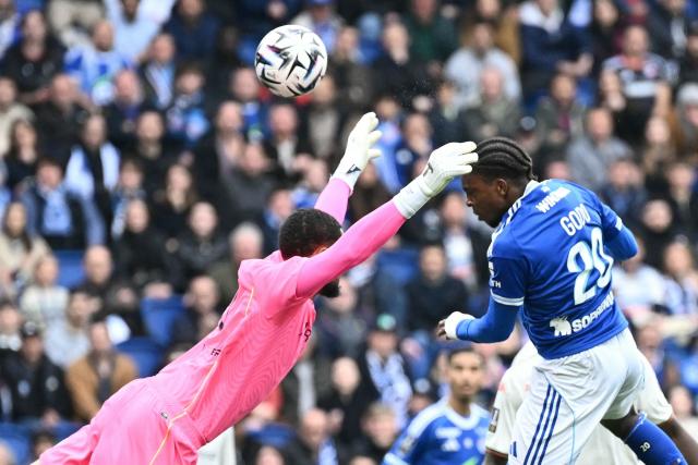 Strasbourg's Ivorian forward #20 Martial Godo heads the ball during the French L1 football match between RC Strasbourg Alsace and OGC Nice at the Stade de la Meinau in Strasbourg, eastern France, on April 4, 2026. (Photo by SEBASTIEN BOZON / AFP)