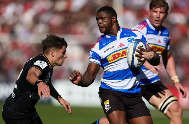 Stormers' South African full back Warrick Gelant runs with the ball chased by Toulon's French full-back Mathis Ferte (L) during the European Rugby Champions Cup round of 16 rugby union match, between the Rugby Club Toulonnais (RCT) and the Stormers (Western Province) at the Stade Mayol in Toulon on April 4, 2026. (Photo by Clement MAHOUDEAU / AFP)