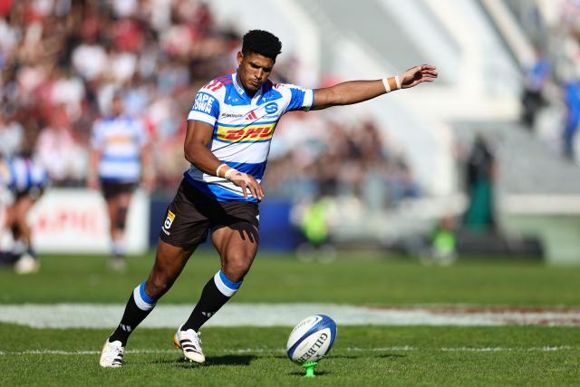 Stormers' South African fly-half Sacha Feinberg-Mngomezulu kicks the ball to convert a try during the European Rugby Champions Cup round of 16 rugby union match, between the Rugby Club Toulonnais (RCT) and the Stormers (Western Province) at the Stade Mayol in Toulon on April 4, 2026. (Photo by Clement MAHOUDEAU / AFP)