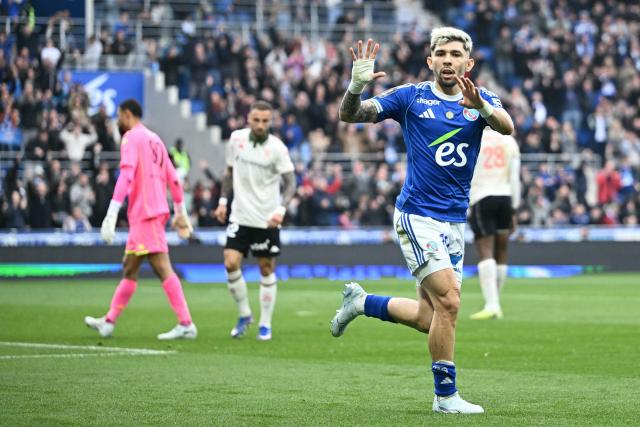 Strasbourg's Paraguayan midfielder #19 Julio Enciso celebrates scoring his team's second goal during the French L1 football match between RC Strasbourg Alsace and OGC Nice at the Stade de la Meinau in Strasbourg, eastern France, on April 4, 2026. (Photo by SEBASTIEN BOZON / AFP)