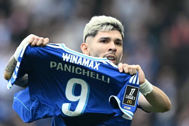 Strasbourg's Paraguayan midfielder #19 Julio Enciso celebrates scoring his team's second goal during the French L1 football match between RC Strasbourg Alsace and OGC Nice at the Stade de la Meinau in Strasbourg, eastern France, on April 4, 2026. (Photo by SEBASTIEN BOZON / AFP)