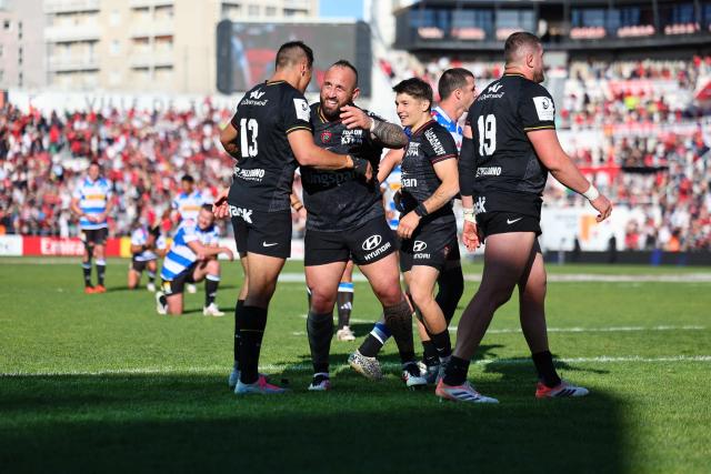 Toulon's Georgian prop Beka Gigashvili (2nd L) celebrates the victory with teammates the European Rugby Champions Cup round of 16 rugby union match, between the Rugby Club Toulonnais (RCT) and the Stormers (Western Province) at the Stade Mayol in Toulon on April 4, 2026. (Photo by CLEMENT MAHOUDEAU / AFP)