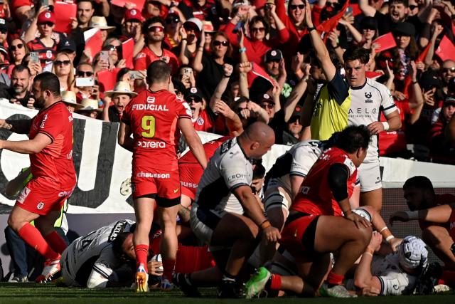 Toulouse's French hooker Peato Mauvaka (3rd L) scores a try during the European Rugby Champions Cup round of 16 rugby union match between Stade Toulousain and Bristol at the Ernest-Wallon stadium in Toulouse, south-western France on April 4, 2026. (Photo by Matthieu RONDEL / AFP)