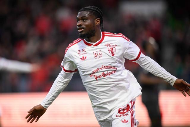 Brest's French midfielder #07 Junior Dina-Ebimbe celebrates after scoring during the French L1 football match between Stade Brestois 29 (Brest) and Stade Rennais FC  at the Stade Francis-Le-Ble in Brest, western France, on April 4, 2026. (Photo by Loic VENANCE / AFP)