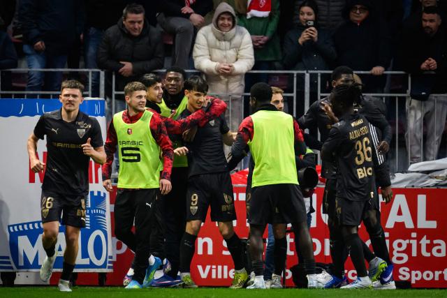 Rennes' French forward #09 Esteban Lepaul (C) celebrates with teammates after scoring a goal during the French L1 football match between Stade Brestois 23 and Stade Rennais at the Francis-Le-Ble stadium in Brest, western France, on April 4, 2026. (Photo by Loic VENANCE / AFP)